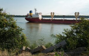 Україна відновила судноплавство каналом Бистре у гирлі Дунаю